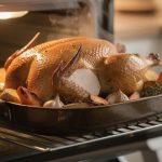 découvrez comment réussir une pintade au four moelleuse en maîtrisant la cuisson lente pour un plat savoureux et tendre à chaque fois.